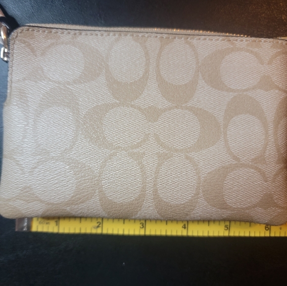 Coach used bag w wallet coin and key chain a four piece set - Picture 12 of 16